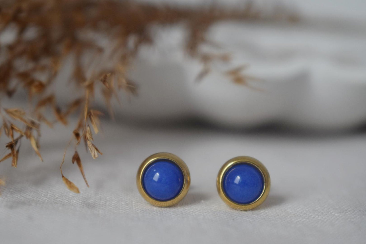 Mini jadeblaue Ohrstecker, 6mm royalblaue Edelstein Ohrringe, Kleine Ohrstecker, Push Back Ohrringe, Minimalistischer Schmuck, Geschenk für Sie
