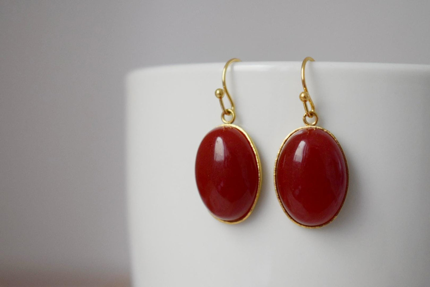 Rote Jade Ohrringe, Tiefrote Ohrringe, Statement Boho Ohrringe, Edelstein Schmuck, Muttertagsgeschenk für Sie