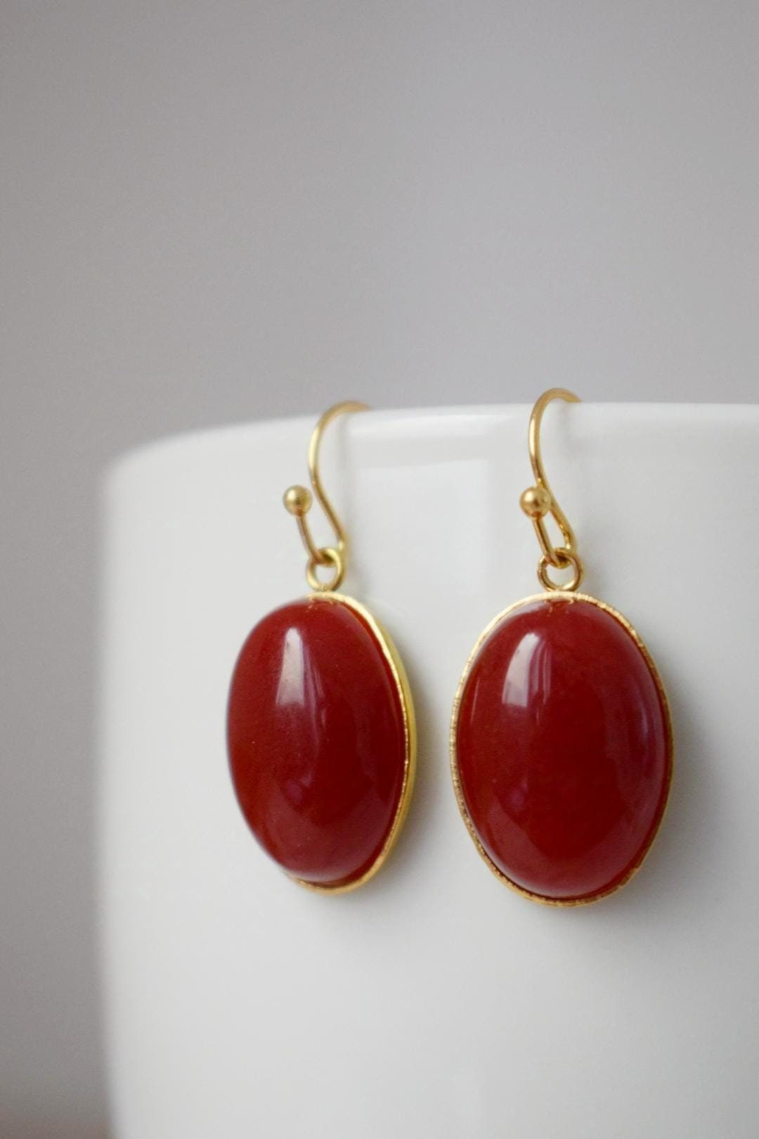 Rote Jade Ohrringe, Tiefrote Ohrringe, Statement Boho Ohrringe, Edelstein Schmuck, Muttertagsgeschenk für Sie