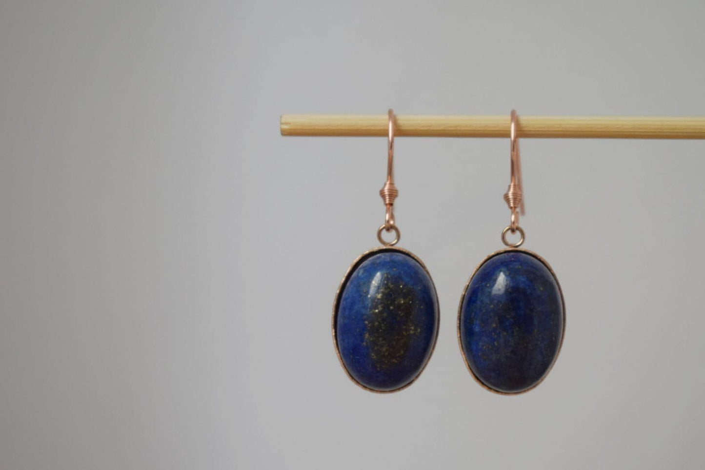 Lapislazuli Ohrringe, Ovale blau rosévergoldete Hängeohrringe, September Geburtsstein Schmuck, Bestes Geschenk für Sie