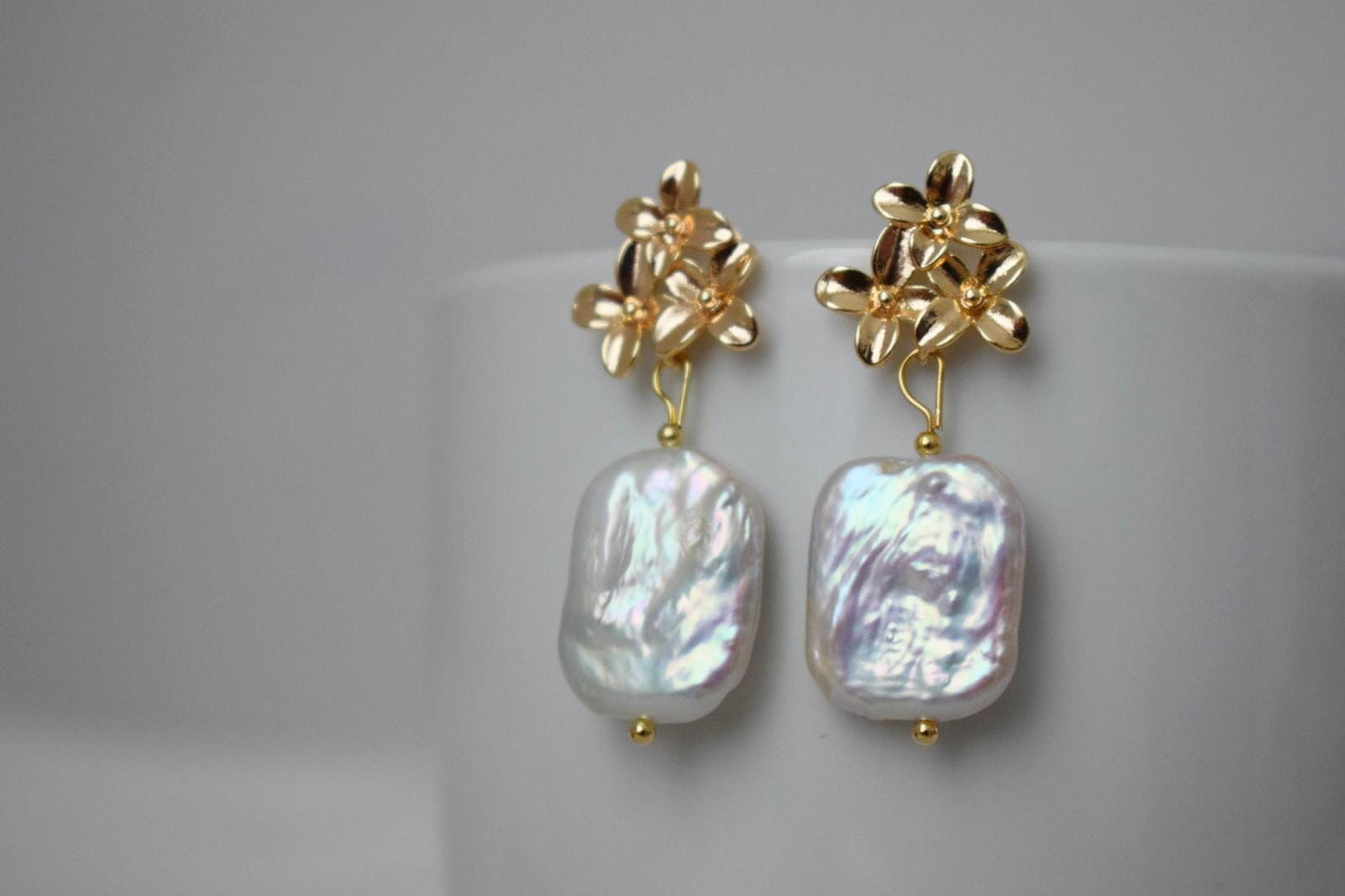 Barocke Keshi Perlen Ohrringe, Süßwasserperlen Schmuck, 18K vergoldete Blumen Ohrstecker, Vintage Stil Brautschmuck, Perfektes Brautjungfern Geschenk