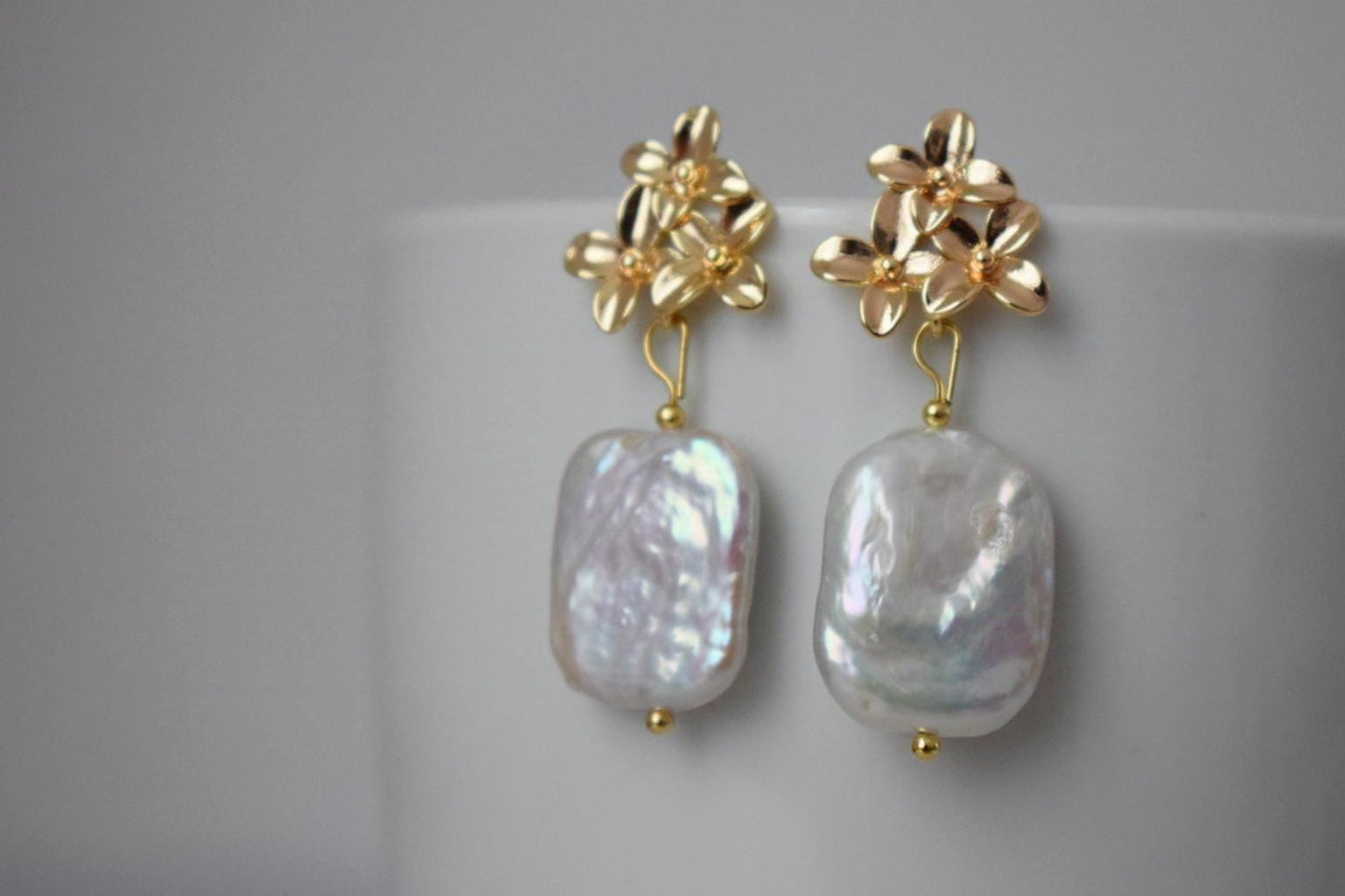 Barocke Keshi Perlen Ohrringe, Süßwasserperlen Schmuck, 18K vergoldete Blumen Ohrstecker, Vintage Stil Brautschmuck, Perfektes Brautjungfern Geschenk
