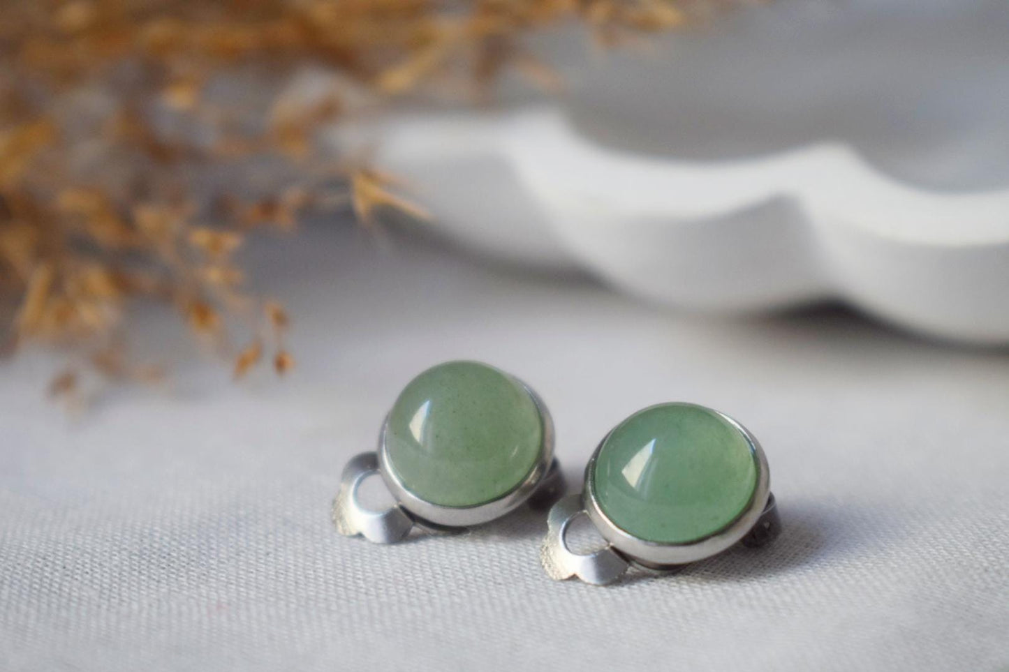 Grüne Aventurin-Ohrclips für Frauen, Kleine Edelstein-Ohrclips, Chirurgenstahl, Naturstein, Nicht durchbohrter Schmuck, Geschenk