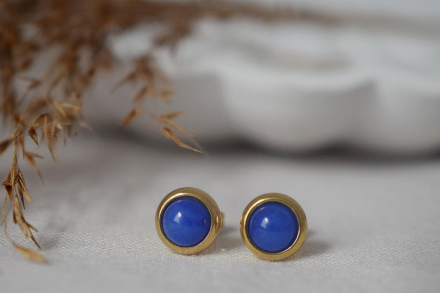 Mini jadeblaue Ohrstecker, 6mm royalblaue Edelstein Ohrringe, Kleine Ohrstecker, Push Back Ohrringe, Minimalistischer Schmuck, Geschenk für Sie