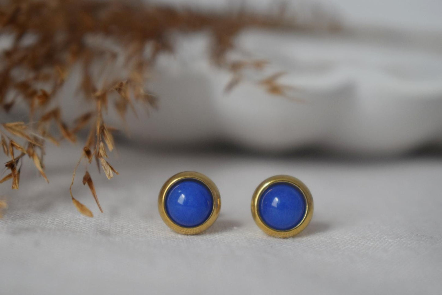 Mini jadeblaue Ohrstecker, 6mm royalblaue Edelstein Ohrringe, Kleine Ohrstecker, Push Back Ohrringe, Minimalistischer Schmuck, Geschenk für Sie