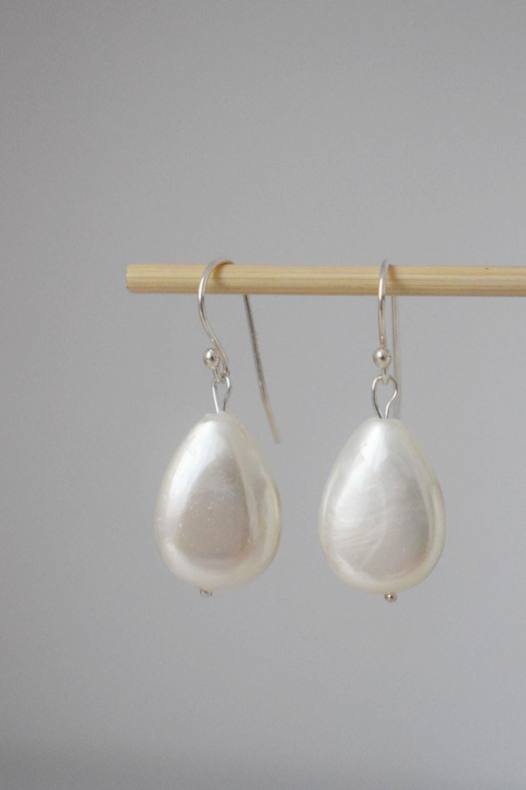 Natürliche Süßwassermuschel Ohrringe, Tropfen Ohrringe aus Sterling Silber, Schlichte Perlen Tropfen Hochzeit Ohrringe, Brautjungfern Geschenke