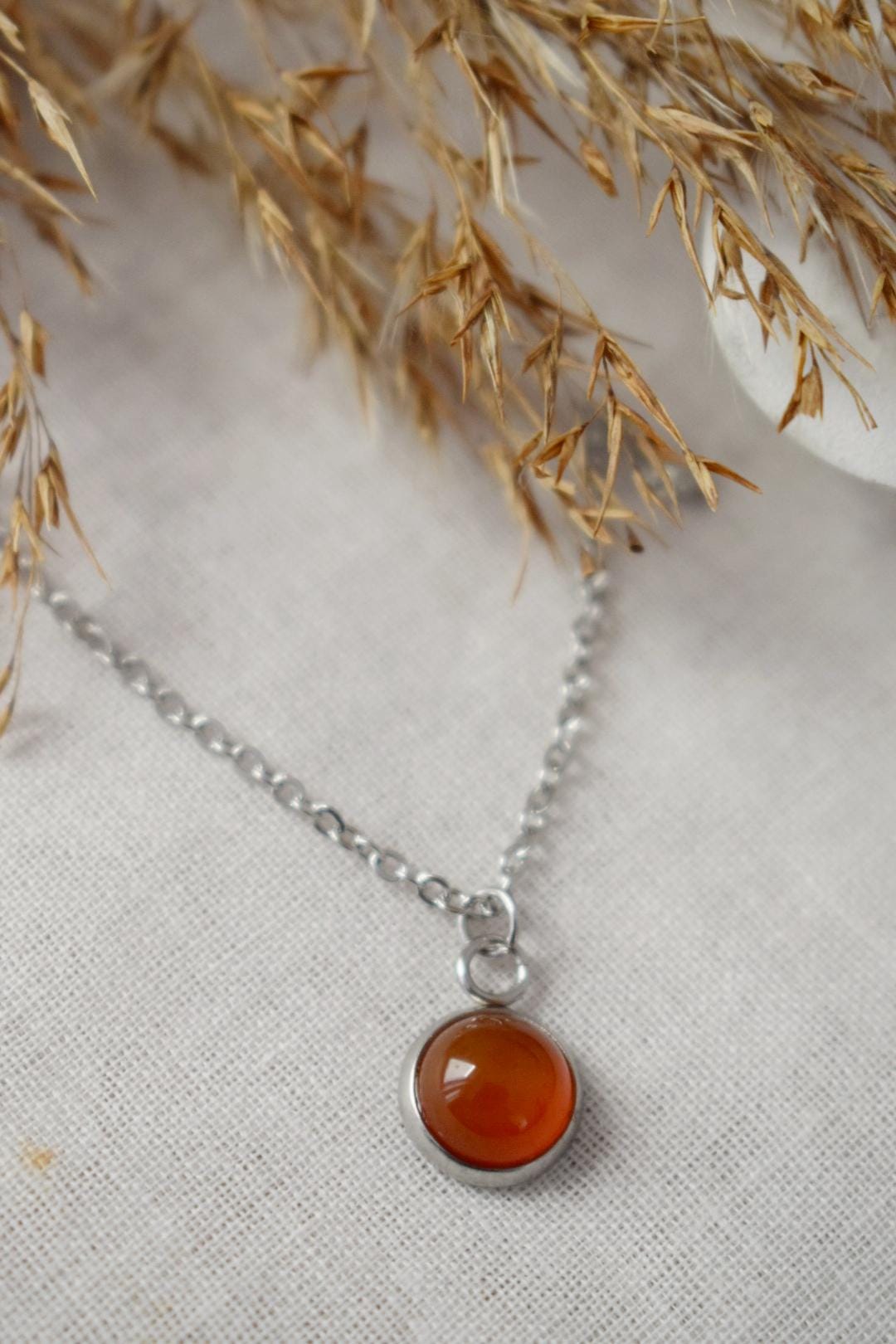 Rote Achat Halskette, Schlichte Edelstein Anhänger Halskette, Mini Edelstein rote Halskette, Roter Achat Schmuck, Handgemachter Schmuck, Geschenk für Sie