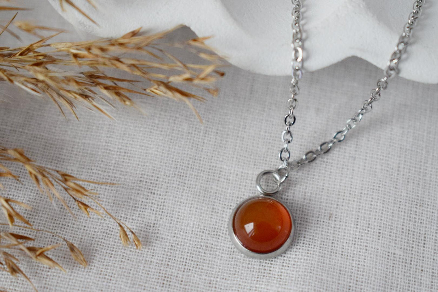 Rote Achat Halskette, Schlichte Edelstein Anhänger Halskette, Mini Edelstein rote Halskette, Roter Achat Schmuck, Handgemachter Schmuck, Geschenk für Sie