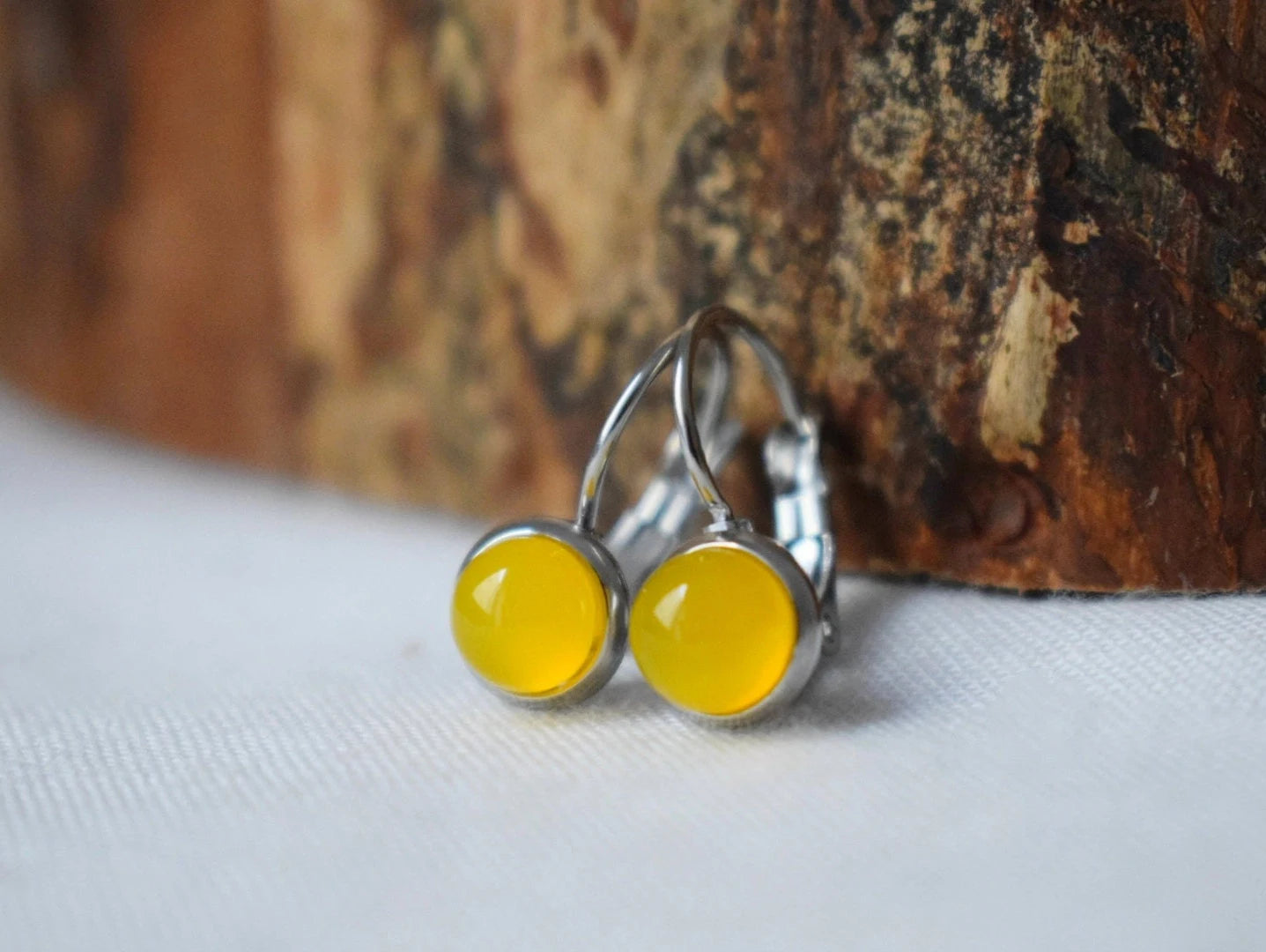 Gelbe Achat Ohrringe, 8mm Edelstein Ohrringe, Kleine Ohrringe, Leverback vergoldete Edelstahl Ohrringe, Handgefertigtes Schmuckgeschenk