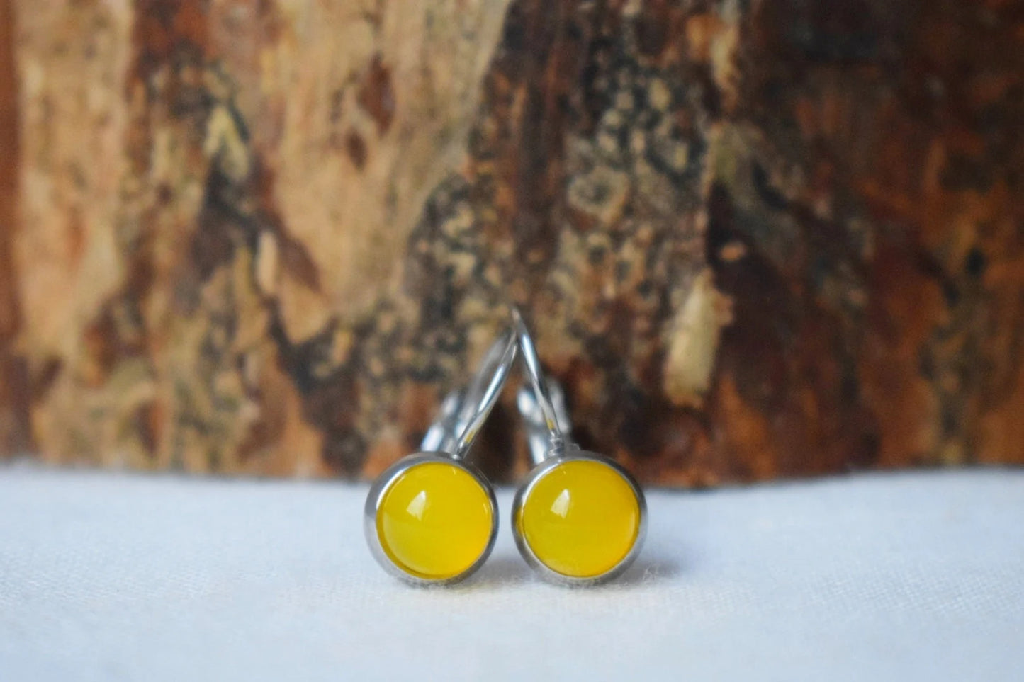 Gelbe Achat Ohrringe, 8mm Edelstein Ohrringe, Kleine Ohrringe, Leverback vergoldete Edelstahl Ohrringe, Handgefertigtes Schmuckgeschenk