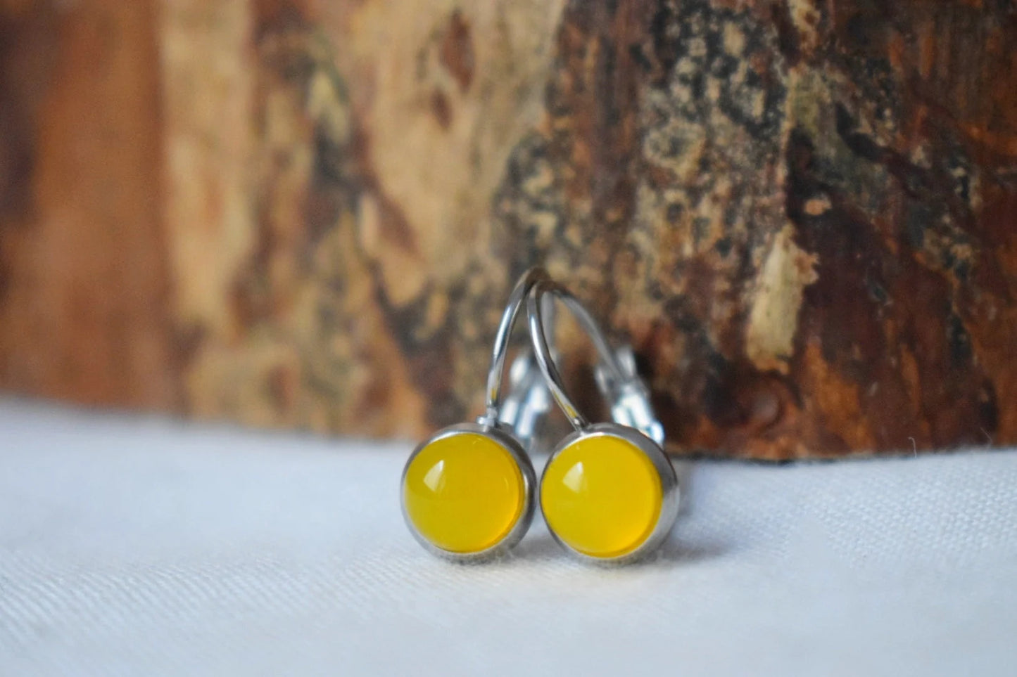 Gelbe Achat Ohrringe, 8mm Edelstein Ohrringe, Kleine Ohrringe, Leverback vergoldete Edelstahl Ohrringe, Handgefertigtes Schmuckgeschenk
