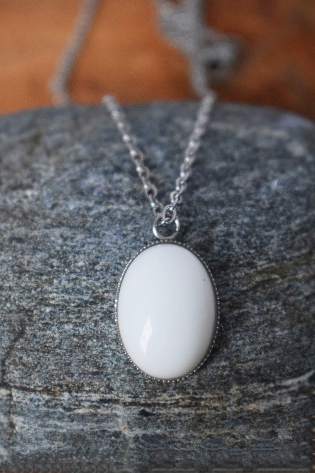 Ovale weiße Jadekette für Frauen, Statement Halskette, Jade Schmuck Geschenk für ihre Frau, Weißer Jade Anhänger, Handgemachtes Geschenk für Mama