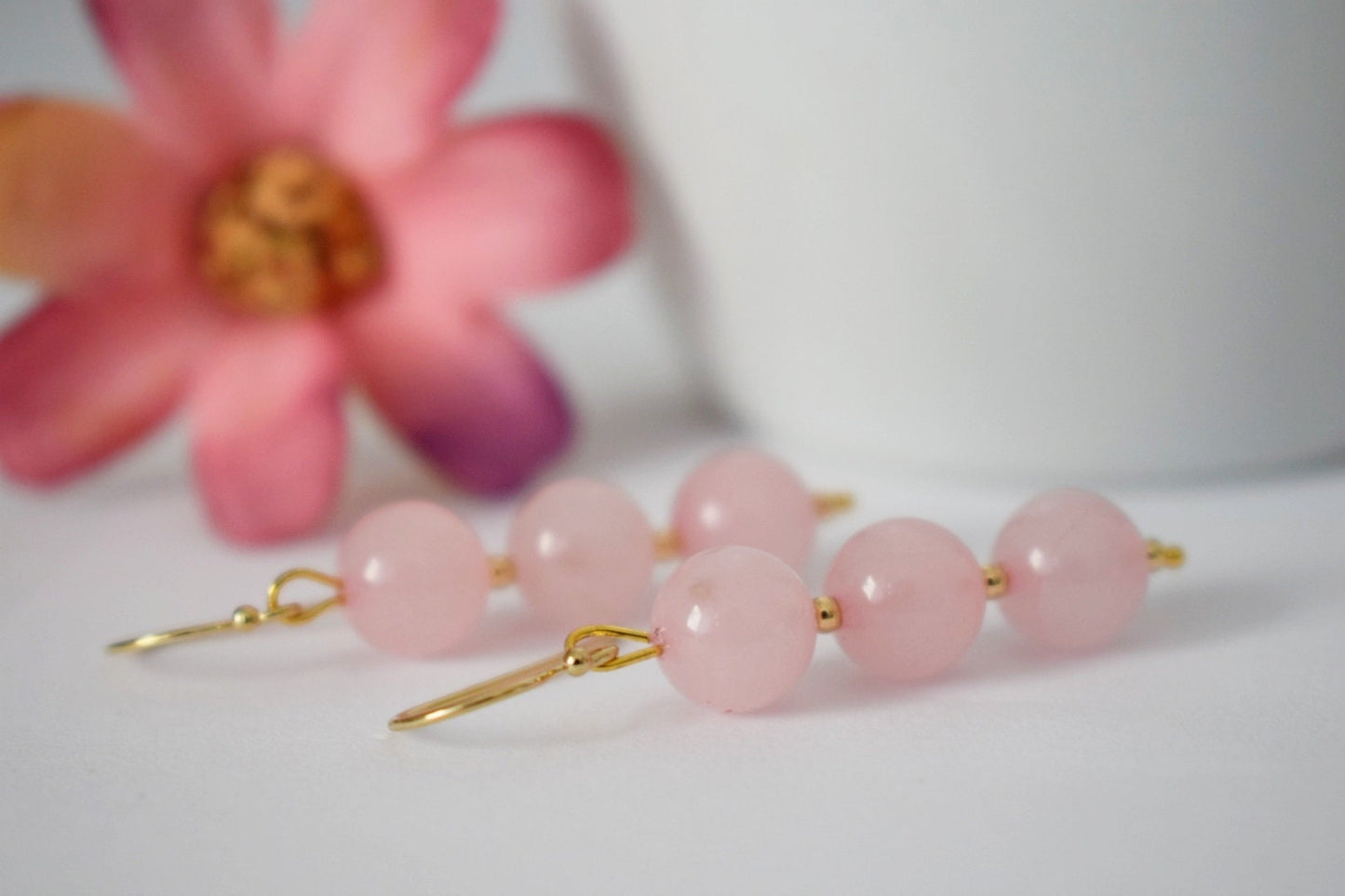 Rosenquarz-Ohrhänger, Edelstein-Brautohrringe, 18 Karat vergoldeter chirurgischer Edelstahl, Brautjungferngeschenk, Geburtssteinschmuck zur Hochzeit