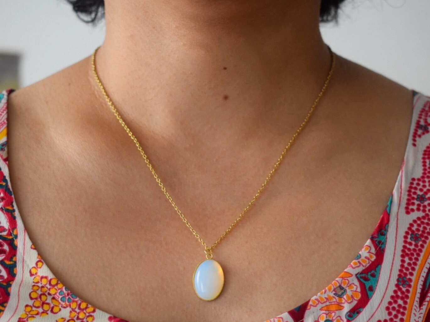 Regenbogen Opalit Halskette gold, Mondstein Edelstein ovaler Anhänger für Frauen, Brautjungfern Halskette, handgefertigter Schmuck, Muttertagsgeschenk