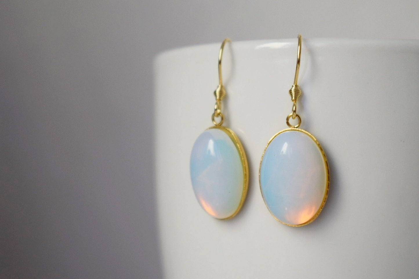 Regenbogen Opalit Halskette gold, Mondstein Edelstein ovaler Anhänger für Frauen, Brautjungfern Halskette, handgefertigter Schmuck, Muttertagsgeschenk