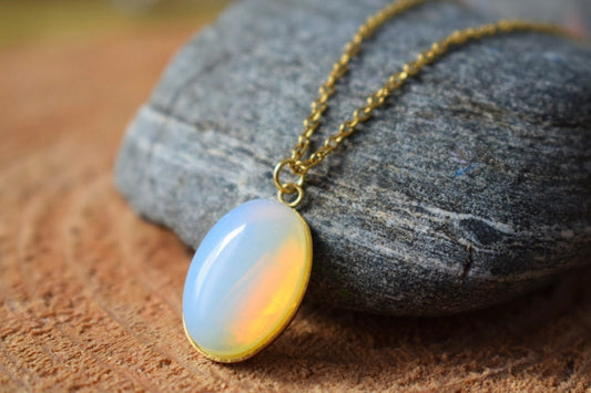 Regenbogen Opalit Halskette gold, Mondstein Edelstein ovaler Anhänger für Frauen, Brautjungfern Halskette, handgefertigter Schmuck, Muttertagsgeschenk
