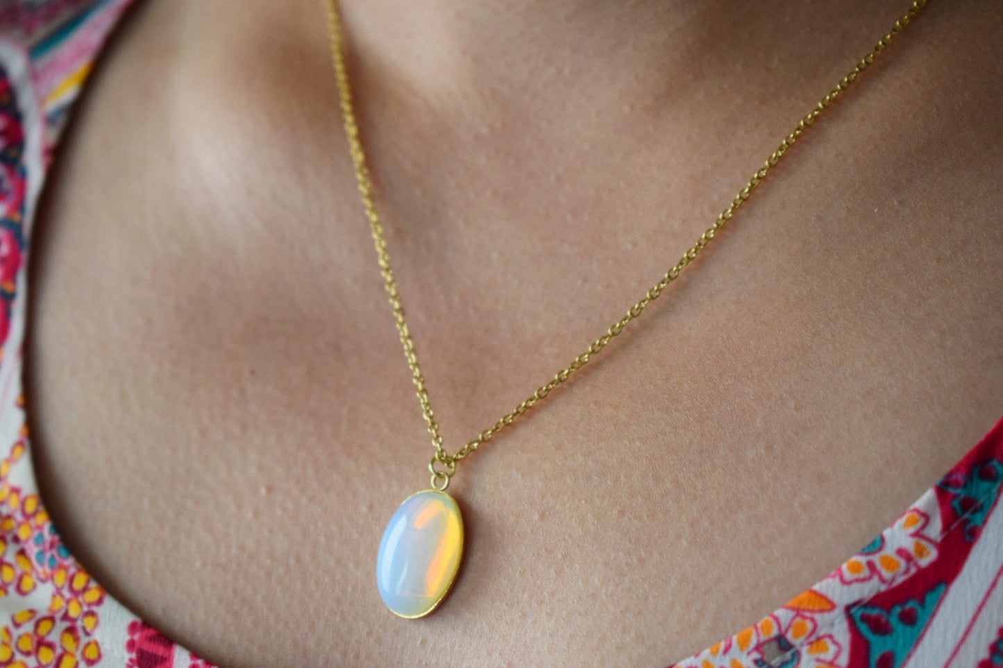 Regenbogen Opalit Halskette gold, Mondstein Edelstein ovaler Anhänger für Frauen, Brautjungfern Halskette, handgefertigter Schmuck, Muttertagsgeschenk