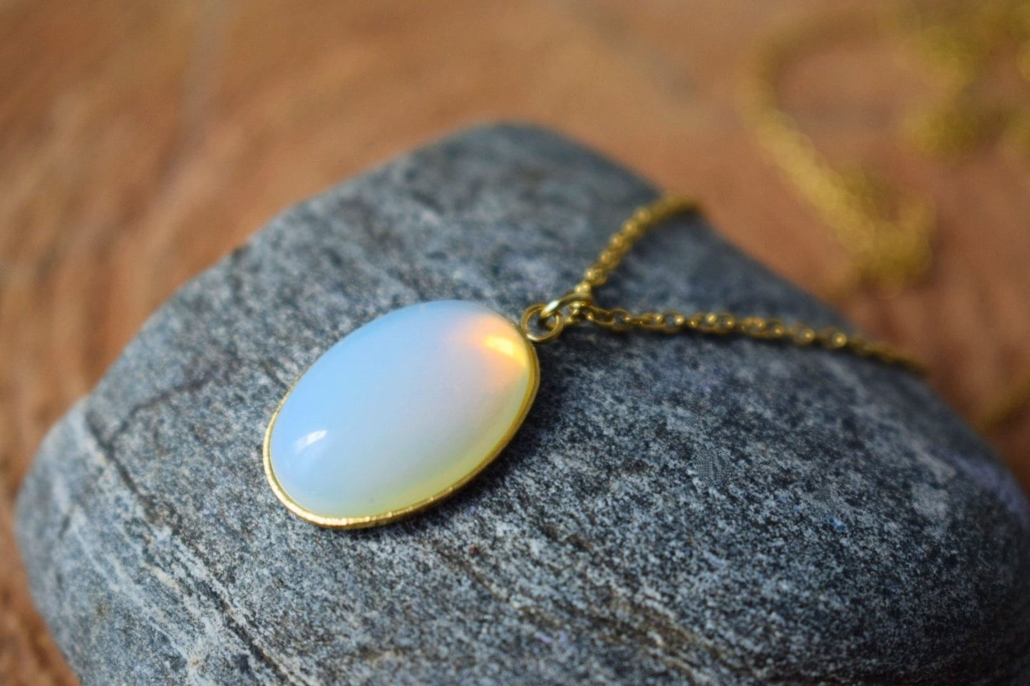 Regenbogen Opalit Halskette gold, Mondstein Edelstein ovaler Anhänger für Frauen, Brautjungfern Halskette, handgefertigter Schmuck, Muttertagsgeschenk