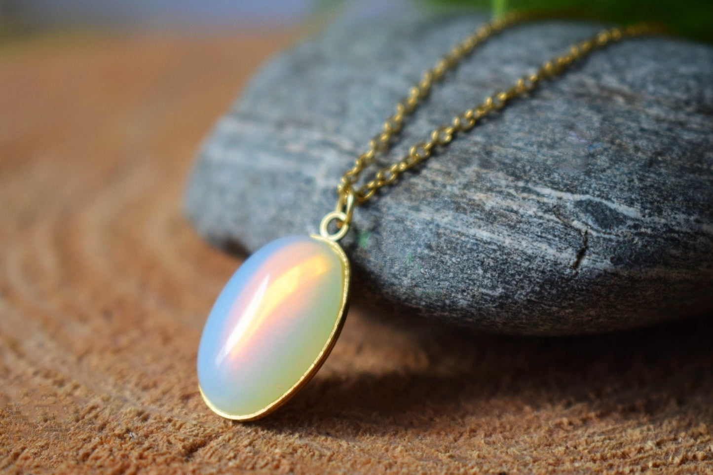 Regenbogen Opalit Halskette gold, Mondstein Edelstein ovaler Anhänger für Frauen, Brautjungfern Halskette, handgefertigter Schmuck, Muttertagsgeschenk