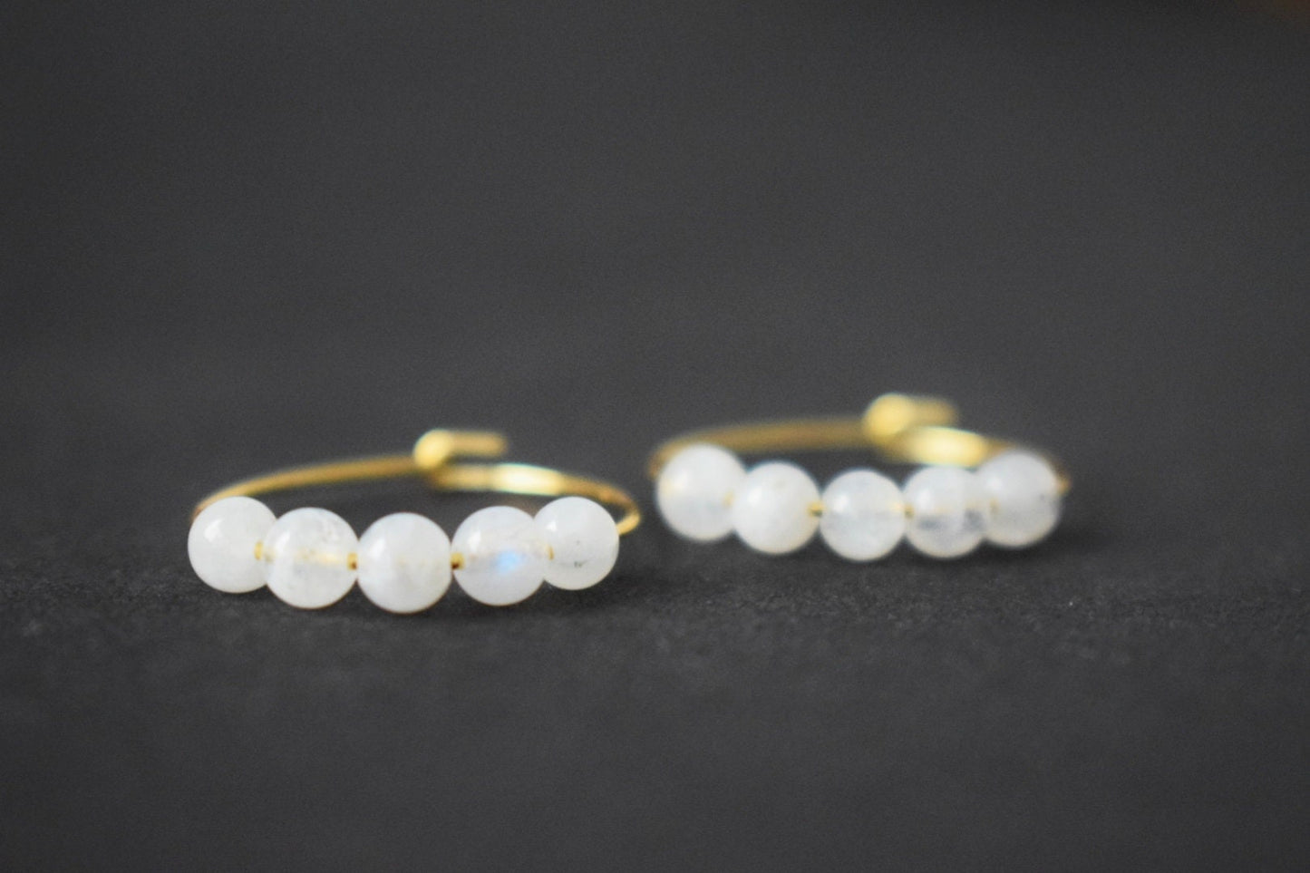 Mondstein Creolen mit 20mm 18k Chirurgenstahl Gold Creolen, Minimalistisch, Mondstein Gold Ohrringe, Jahrestag Geburtstagsgeschenk für Sie