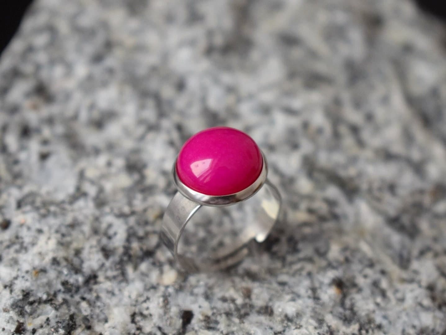 Pinker Jadering, Magenta Pink, Statement Edelstein verstellbarer Ring Damen, Runder Steinring, Pink Silber Farbe, Schmuck Geburtstagsgeschenk Sie