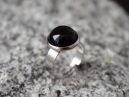 Schwarzer Achat Rundring, Kleiner schwarzer Edelstein verstellbarer Ring, Alltäglicher Steinring, Boho Schmuck, Geschenk für Sie
