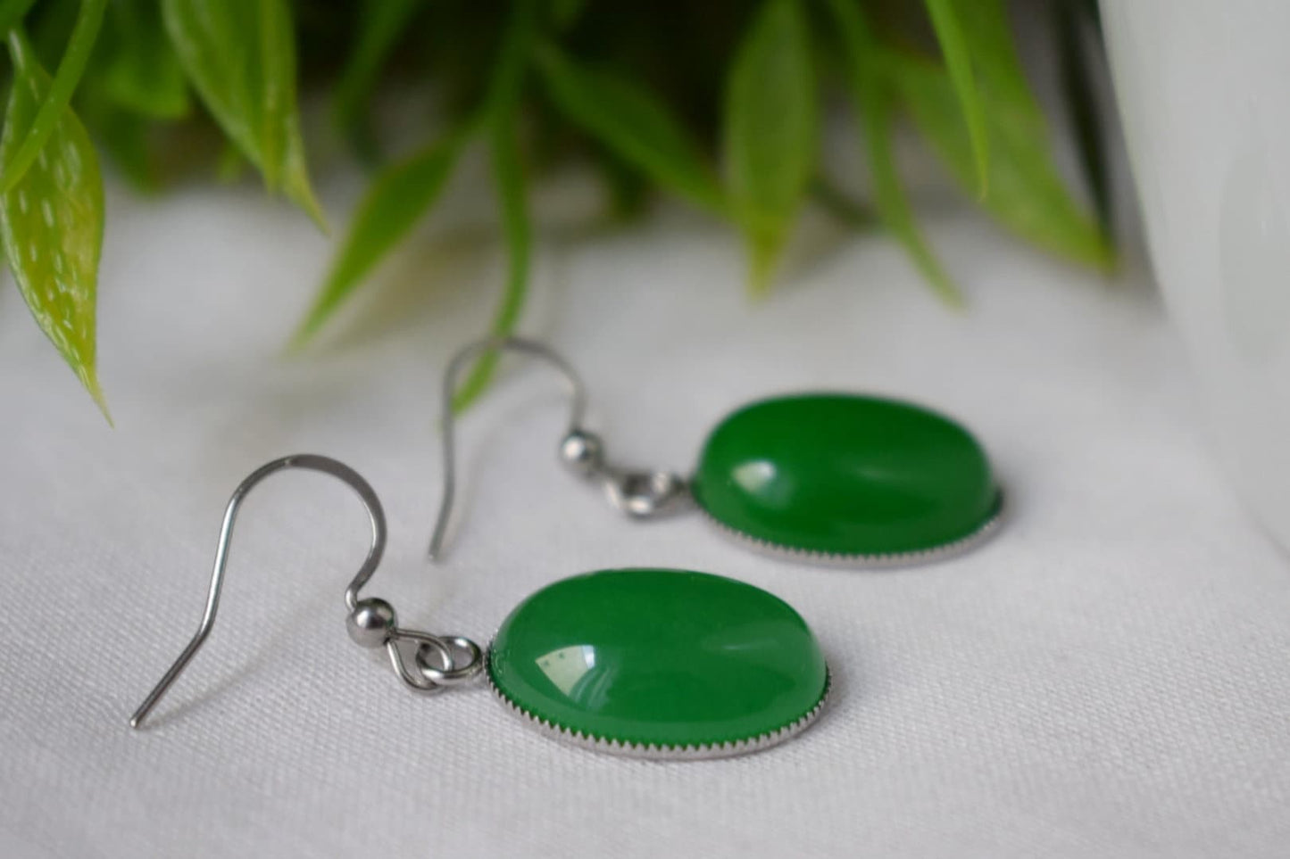 Grüne Jade Ohrringe, Ovale Edelstein Ohrringe, Grüne Silber Ohrringe, Stein Hängeohrringe, Grüne Jade, Schmuckgeschenke für Frauen
