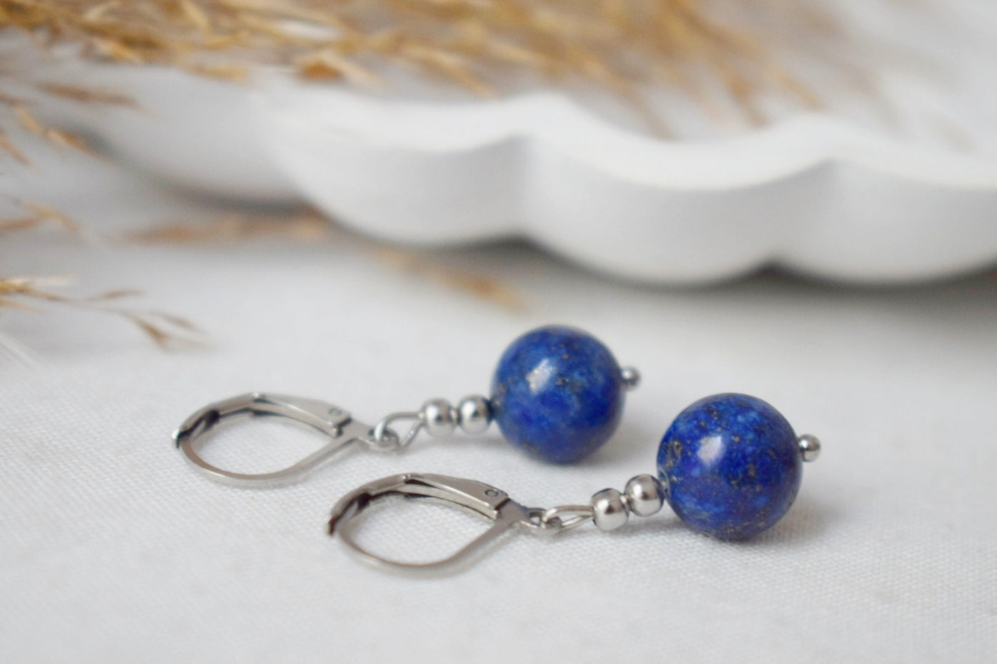 Ohrringe Lapislazuli Silber, Edelstein blaue Perle, Creolen, Lever Back, September Geburtsstein, Hängende Kugelsteinohrringe, Schmuckgeschenk für Sie