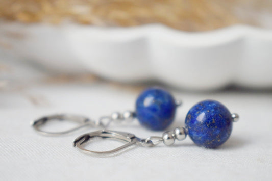 Ohrringe Lapislazuli Silber, Edelstein blaue Perle, Creolen, Lever Back, September Geburtsstein, Hängende Kugelsteinohrringe, Schmuckgeschenk für Sie