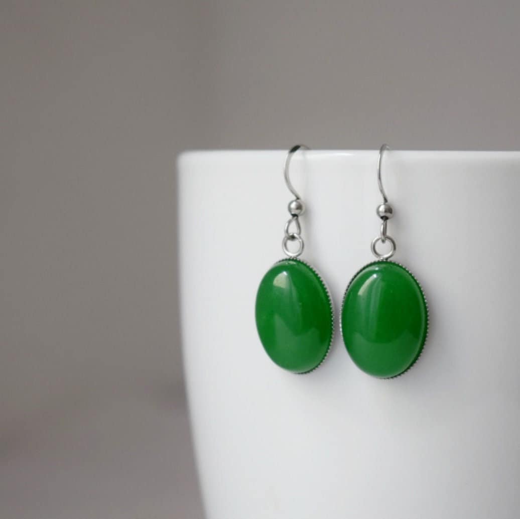 Grüne Jade Ohrringe, Ovale Edelstein Ohrringe, Grüne Silber Ohrringe, Stein Hängeohrringe, Grüne Jade, Schmuckgeschenke für Frauen