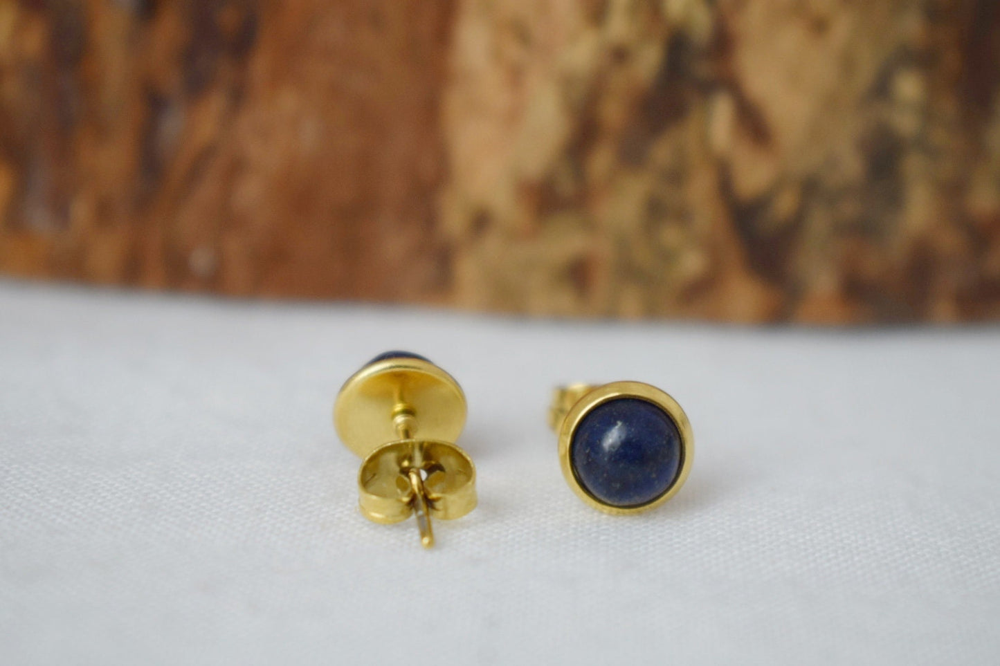 Lapis Ohrstecker Gold, Blaue Lapis Ohrringe Gold, Rund, Minimalistisch, 8mm, Lapislazuli Schmuck, September Geburtsstein, Handgemachter Schmuck