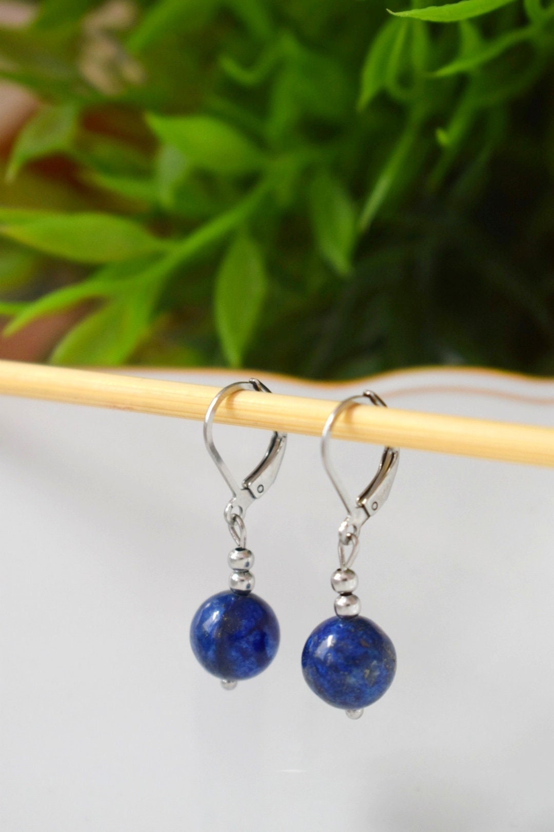 Ohrringe Lapislazuli Silber, Edelstein blaue Perle, Creolen, Lever Back, September Geburtsstein, Hängende Kugelsteinohrringe, Schmuckgeschenk für Sie