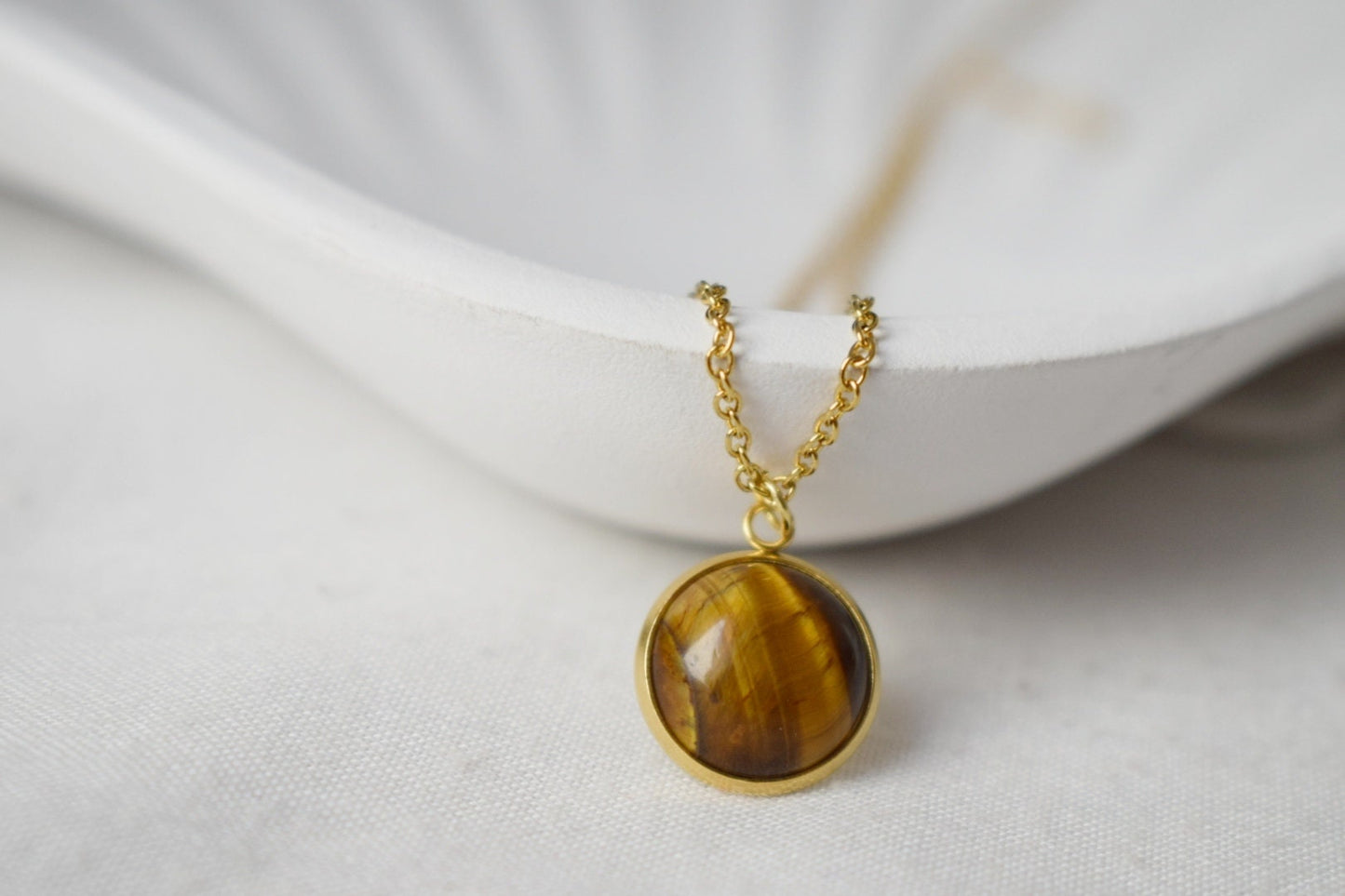 Tigerauge Halskette Gold mit Anhänger für Frauen, Edelstein, Tigerauge Schmuck, rund, Cabochon, Edelstahl, Steinkette, Geschenk für Sie
