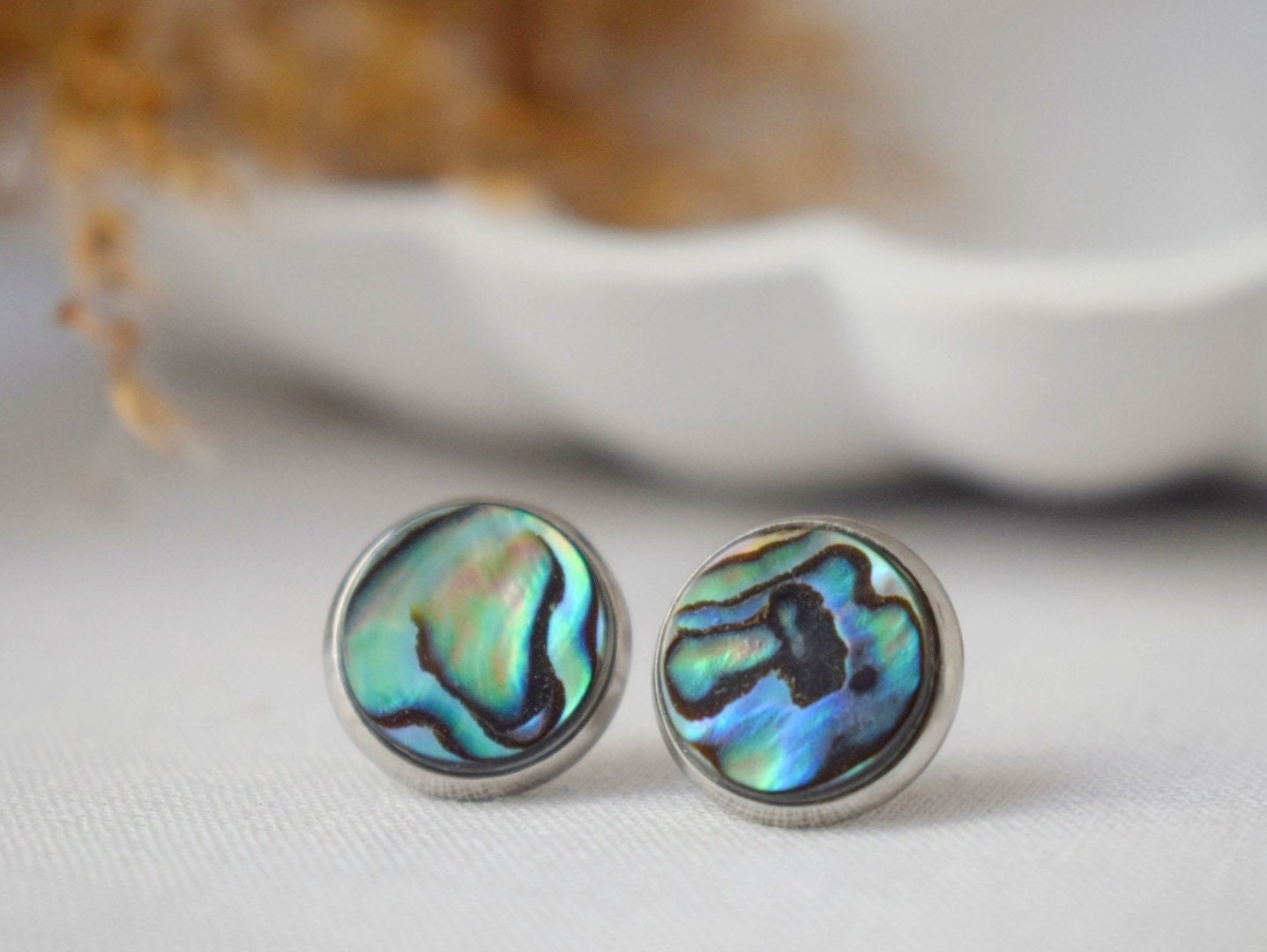 Ohrstecker aus Abalone-Muschel, Bunte Ohrstecker aus Perlmutt, 8 mm, rund, minimalistischer Perlenschmuck, Geschenk für Frauen