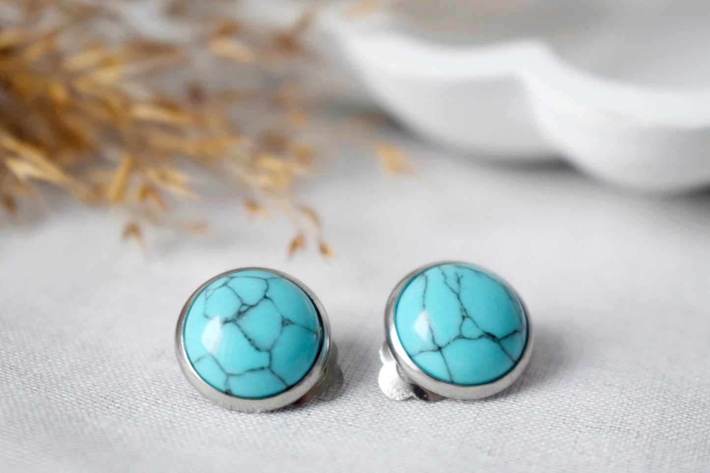 Ohrclips türkis, Ohrclips mit blauen Edelsteinen für Frauen, Ohrringe aus chirurgischem Edelstahl ohne Ohrloch, leichter handgefertigter Schmuck