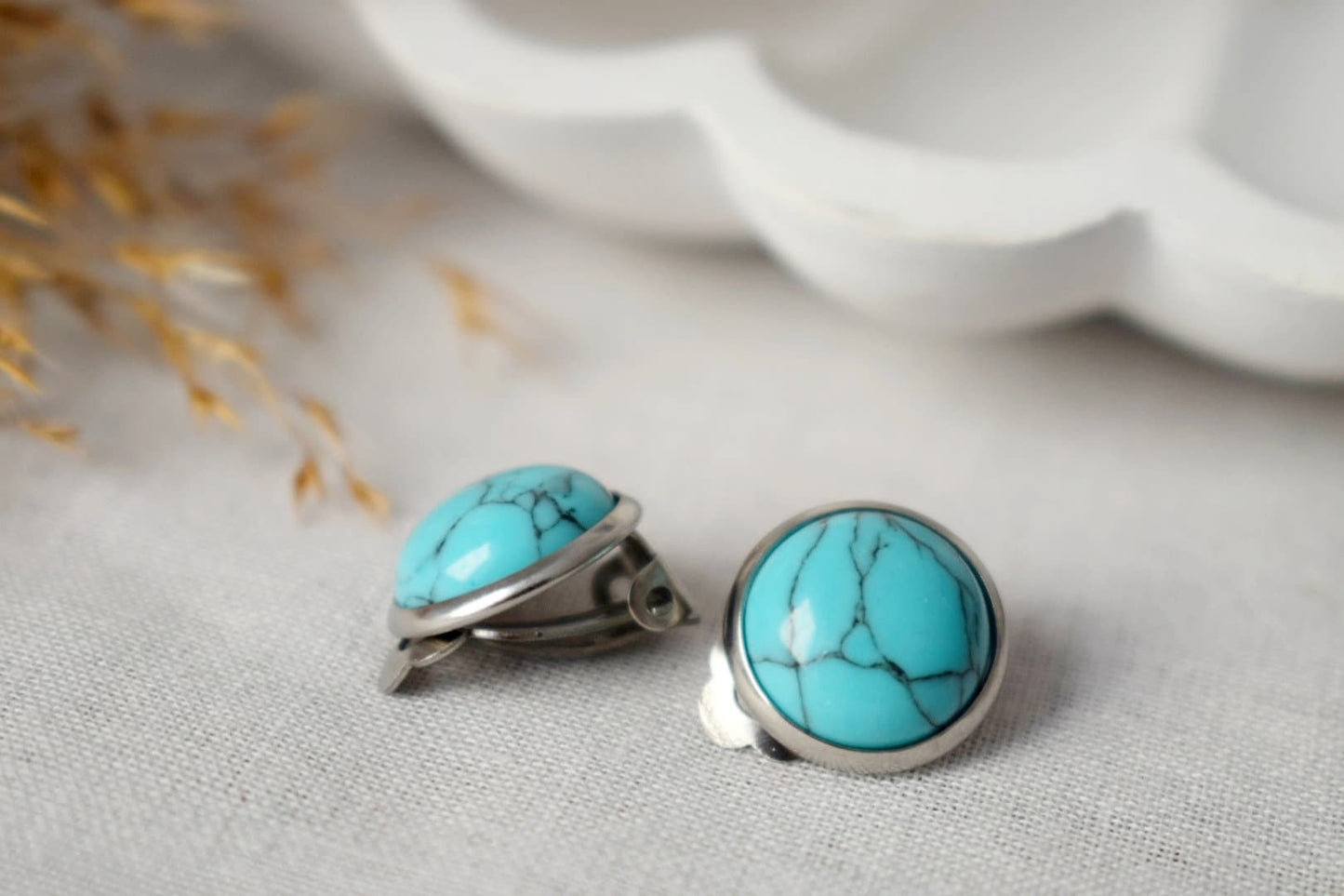 Ohrclips türkis, Ohrclips mit blauen Edelsteinen für Frauen, Ohrringe aus chirurgischem Edelstahl ohne Ohrloch, leichter handgefertigter Schmuck