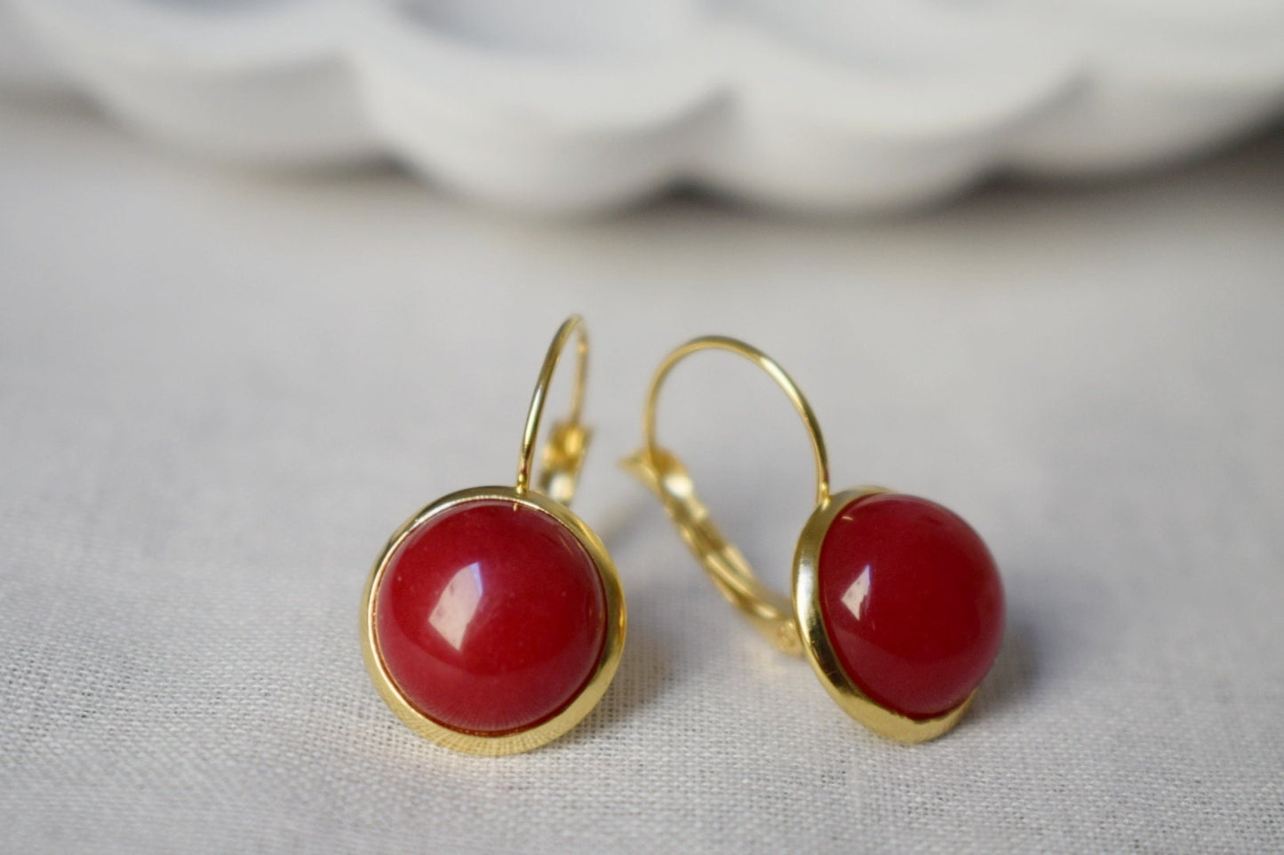 Rote Jade Ohrringe Gold, 12mm Edelstein Ohrringe, Stein Hängende Ohrringe, Rote Stein Lever Back Ohrringe, Jade Schmuck, Geschenk für Sie