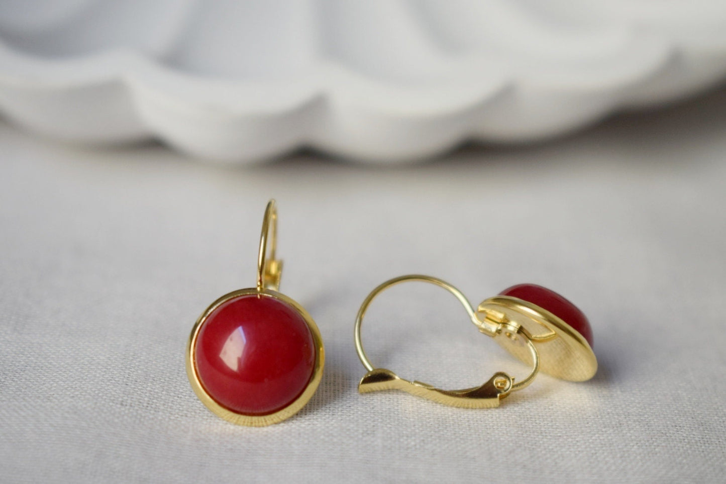 Rote Jade Ohrringe Gold, 12mm Edelstein Ohrringe, Stein Hängende Ohrringe, Rote Stein Lever Back Ohrringe, Jade Schmuck, Geschenk für Sie