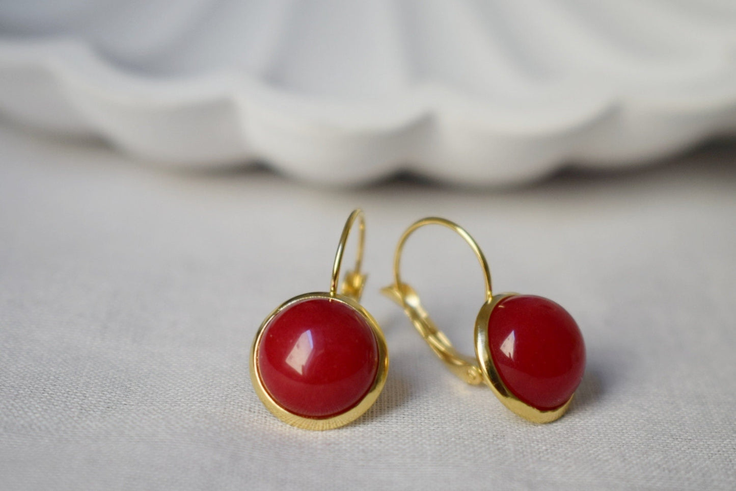Rote Jade Ohrringe Gold, 12mm Edelstein Ohrringe, Stein Hängende Ohrringe, Rote Stein Lever Back Ohrringe, Jade Schmuck, Geschenk für Sie