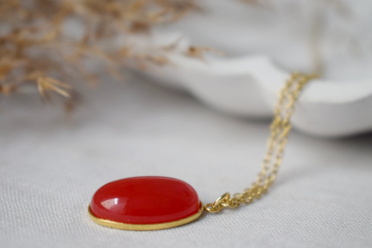 Rote Jade Anhänger Halskette Gold für Frauen, Ovale Edelstein rote Halskette, Rote Stein Halskette, Rotgold, Jade Schmuck, Handgemachtes Geschenk für Sie