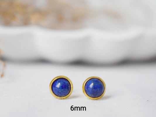 Mini Lapis Ohrstecker Gold, 6mm, Kleine blaue Lapislazuli Ohrringe, rund, minimalistisch, handgefertigter Lapislazuli Schmuck, September Geburtsstein