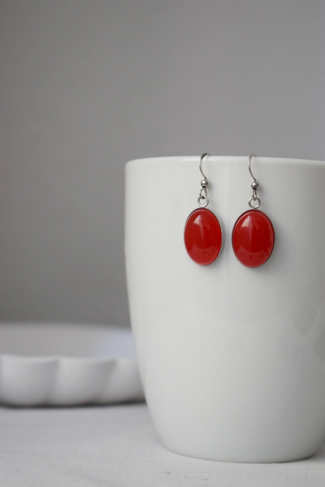 Rote Jade Ohrringe, Edelstein Ohrringe, Ovaler Anhänger, Roter Stein, Statement Hängeohrringe, Edelstahl, Schmuck Geschenk für sie