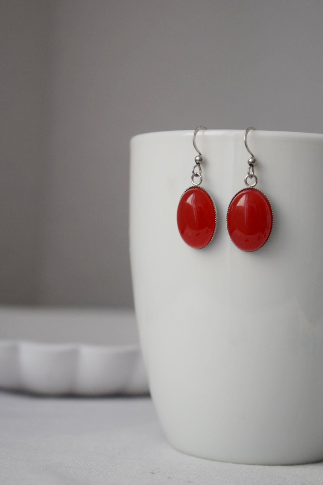 Rote Jade Ohrringe, Edelstein Ohrringe, Ovaler Anhänger, Roter Stein, Statement Hängeohrringe, Edelstahl, Schmuck Geschenk für sie