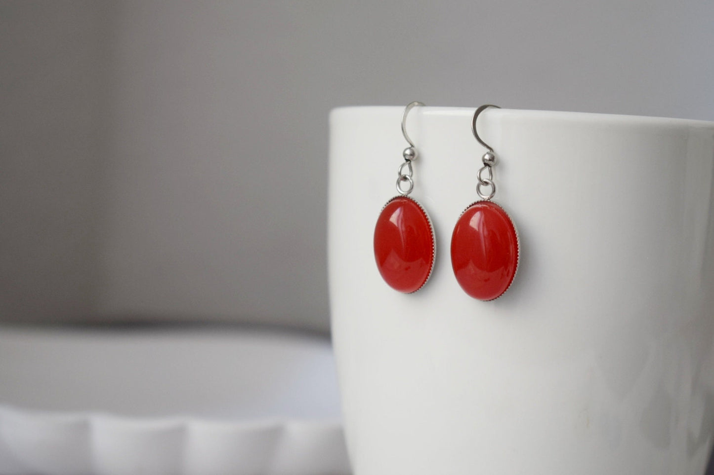 Rote Jade Ohrringe, Edelstein Ohrringe, Ovaler Anhänger, Roter Stein, Statement Hängeohrringe, Edelstahl, Schmuck Geschenk für sie