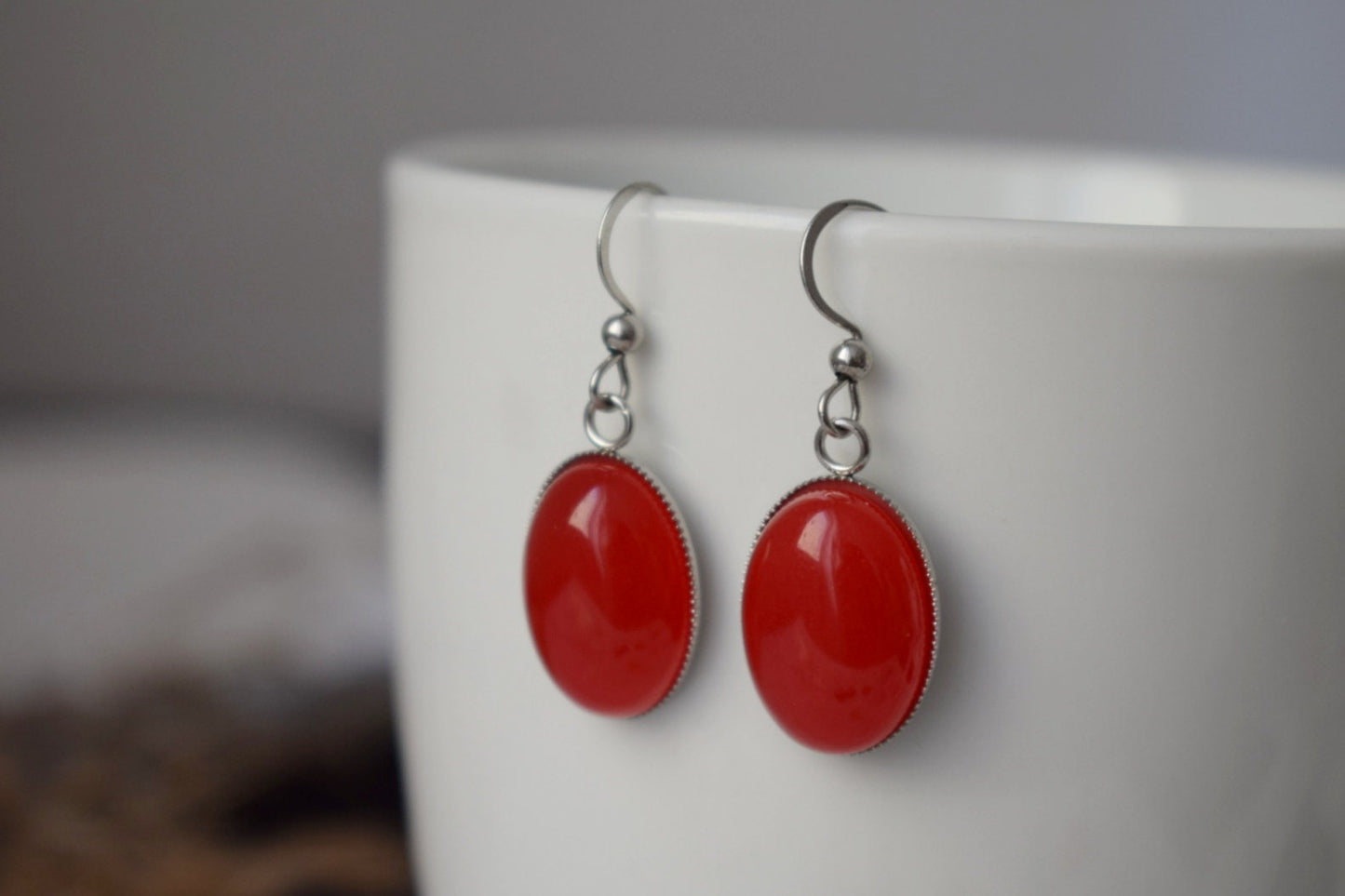 Rote Jade Ohrringe, Edelstein Ohrringe, Ovaler Anhänger, Roter Stein, Statement Hängeohrringe, Edelstahl, Schmuck Geschenk für sie