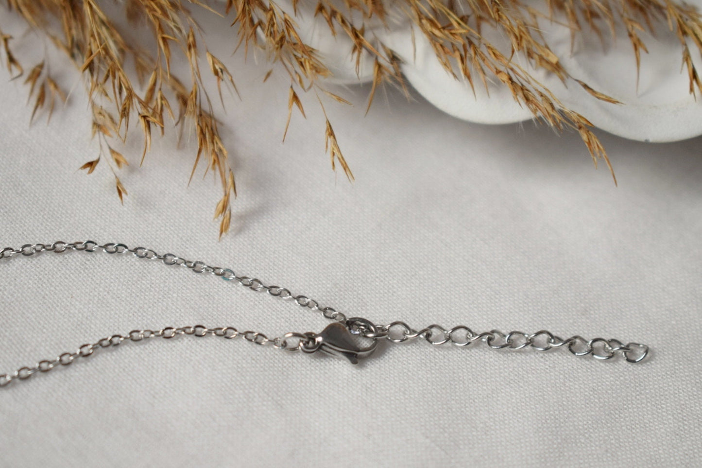 Ovale weiße Jadekette für Frauen, Statement Halskette, Jade Schmuck Geschenk für ihre Frau, Weißer Jade Anhänger, Handgemachtes Geschenk für Mama
