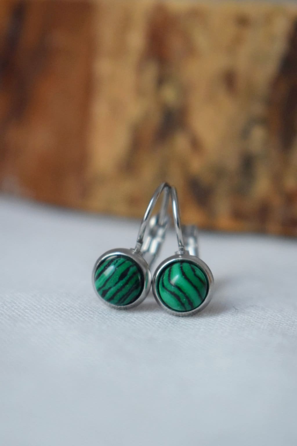 Malachit Ohrringe, Grüne Edelstein Ohrringe, 10mm Lever Back Ohrringe, Kleine Boho Ohrringe, Malachit Schmuck, Geschenk für Sie