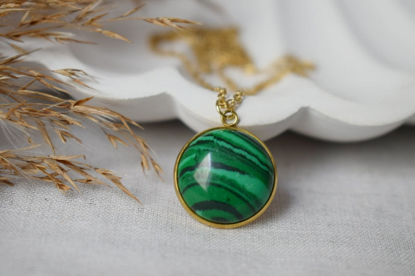 Malachit Halskette Gold, Grüne Edelstein Halskette mit rundem Anhänger für Frauen, Boho Handgemachter Schmuck, Geschenk für Sie