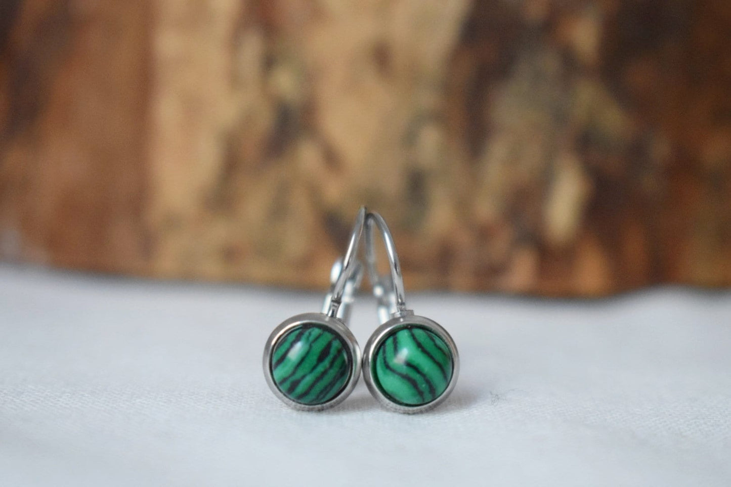 Malachit Ohrringe, Grüne Edelstein Ohrringe, 10mm Lever Back Ohrringe, Kleine Boho Ohrringe, Malachit Schmuck, Geschenk für Sie