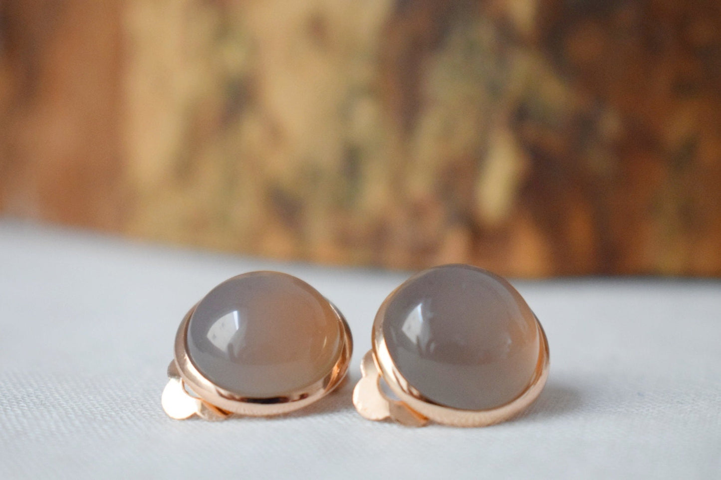 Ohrclips aus Roségold, Ohrringe aus grauem Achat, Ohrclips aus grauem Edelstein, Ohrringe ohne Ohrloch, grauer Stein, Edelstahl, Achatschmuck